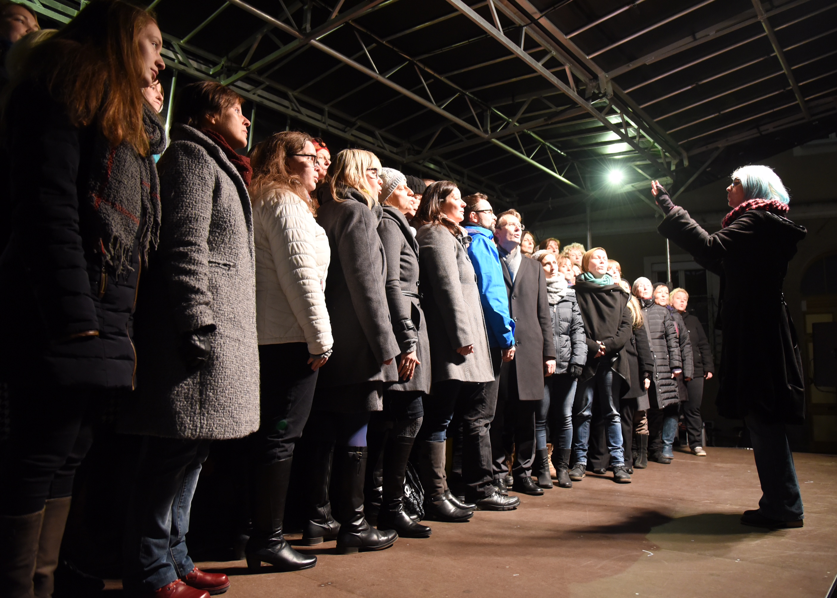 25Jahre_Menschenrechtsbrunnen_Winterbazar_c_Stadt_Linz_3.jpeg