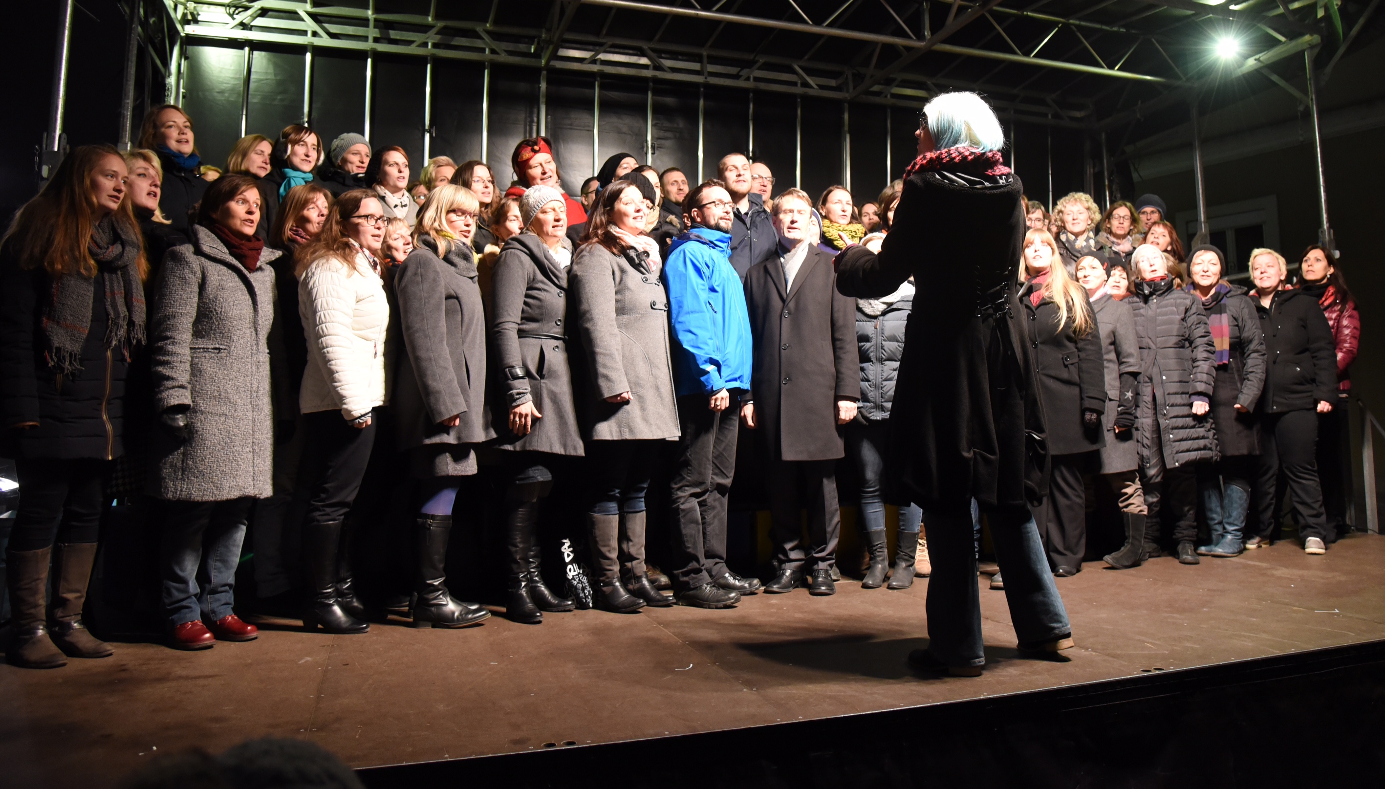 25Jahre_Menschenrechtsbrunnen_Winterbazar_c_Stadt_Linz_4.jpeg